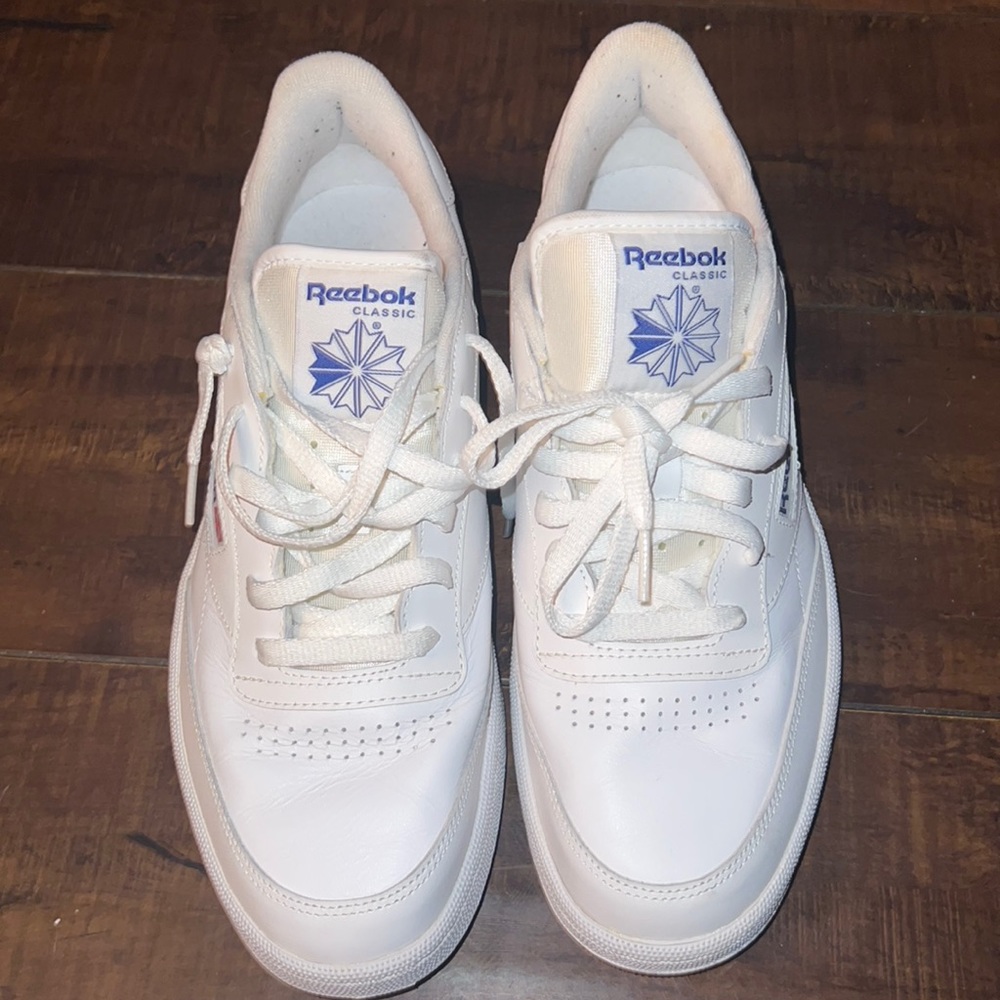 Great condition Reebok white shoes